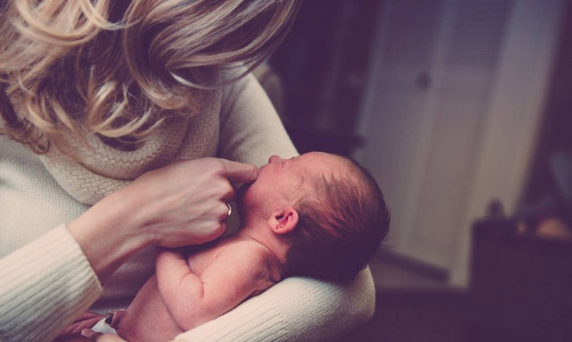 ΟΠΕΚΑ: Είστε μητέρα; Προλάβετε το επίδομα των 1.000 ευρώ - Κλείνουν οι αιτήσεις