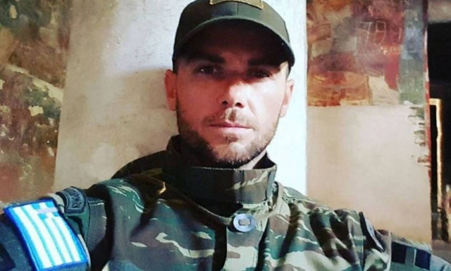 Κηδεία Κατσίφα: Τι μεταδίδει ο δημοσιογράφος Κώστας Πλιάκος από το Αργυρόκαστρο (βίντεο)