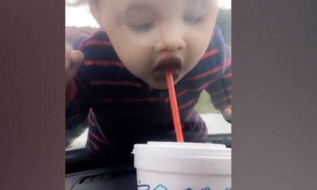 Μωρά εναντίον αυτοκινήτου! (vid)