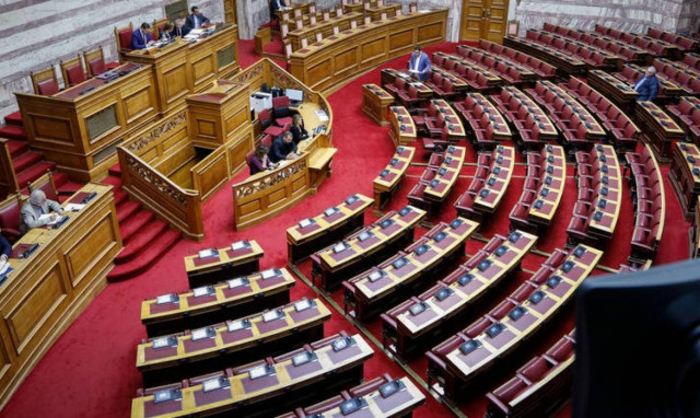 Την Πέμπτη στη Βουλή η τροπολογία για τα αναδρομικά - Ποιοι θα πάρουν έως και 20.000 ευρώ