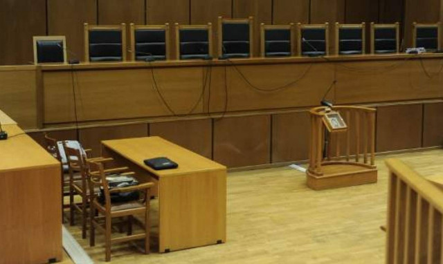 Να ανακληθεί η απόλυσή του ζητά δημοτικός υπάλληλος που καταδικάσθηκε για απάτη