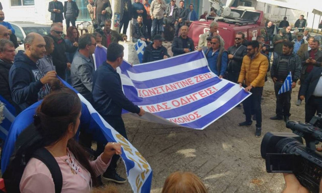 Ο Ελληνισμός αποχαιρετά τον Κωνσταντίνο Κατσίφα - Οδύνη, σπαραγμός και ενταση στους Βουλιαράτες