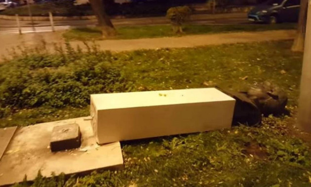 «Θεία δίκη»; Άγαλμα αντιφασίστα έσπασε το πόδι Κροατή που πήγε να το γκρεμίσει!