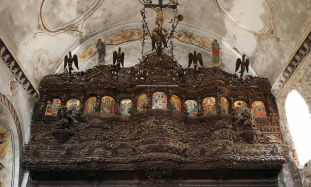 Η εκκλησία του Παλιού Ταξιάρχη Μεστών με το σπάνιο ξυλόγλυπτο τέμπλο