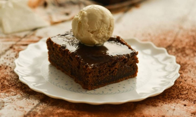 Συνταγή για σιροπιαστή σοκολατόπιτα