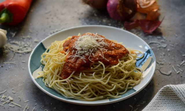 Πεντανόστιμη συνταγή: Μακαρόνια Ναπολιτάνα