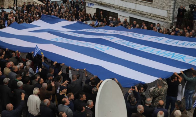 «Θρίλερ» με τη σημαία του Κατσίφα: Την ψάχνουν παντού οι Αλβανοί - Συγκλονίζει η μαρτυρία της μάνας