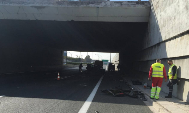 Τροχαίο δυστύχημα στην Αθηνών - Λαμίας - Μεγάλο μποτιλιάρισμα στην κάθοδο (pics&vids)