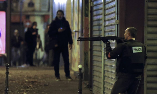 Τρομοκρατική επίθεση Παρίσι: 13 Νοεμβρίου 2015 - Η μέρα που άλλαξε για πάντα την Ευρώπη (pics+vids)