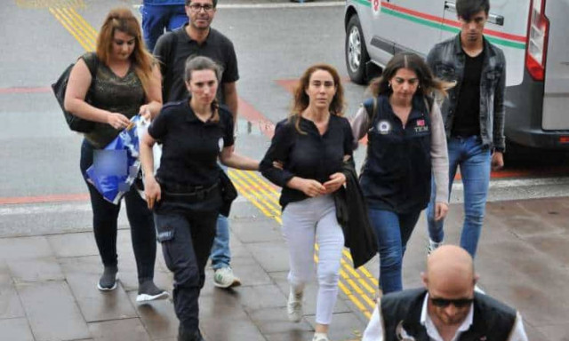 Πάει ξανά «γυρεύοντας» ο Ερντογάν: Στέλνει στη φυλακή Γερμανίδα τραγουδίστρια (Pics+Vid)