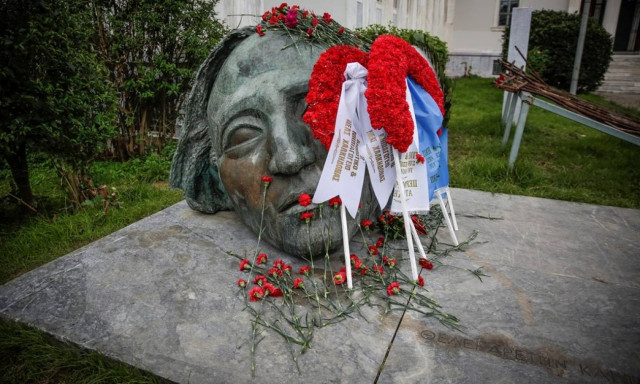 Πολυτεχνείο: Άνοιξε τις πύλες του για τον εορτασμό της 45ης επετείου - Υπό κατάληψη το κτήριο Αβέρωφ