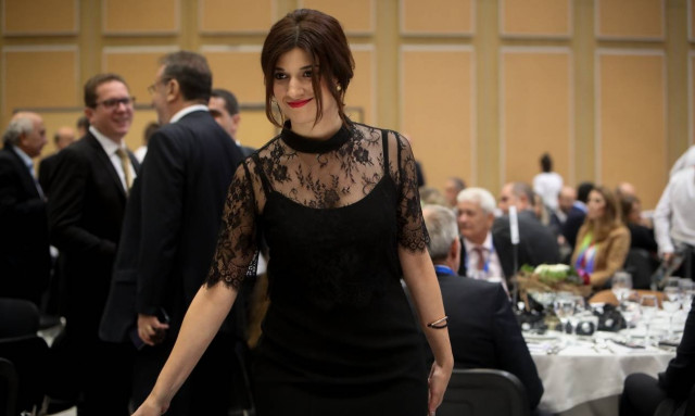 Κόκκινο κραγιόν και μαύρη δαντέλα: Η εμφάνιση της Νοτοπούλου στο Βελλίδειο που συζητήθηκε (pics)