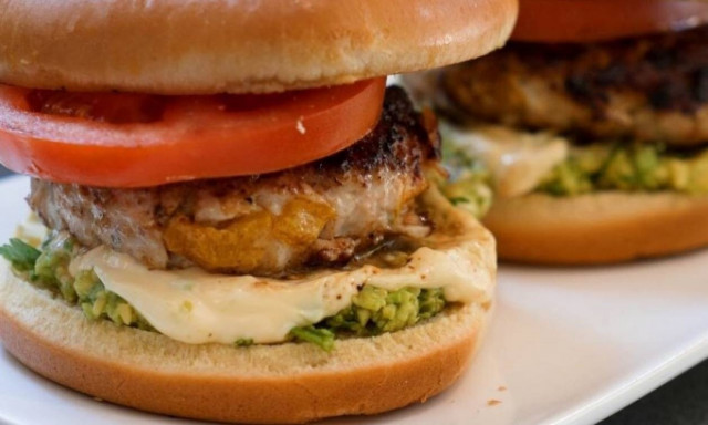 Η συνταγή της ημέρας: Burger κοτόπουλο