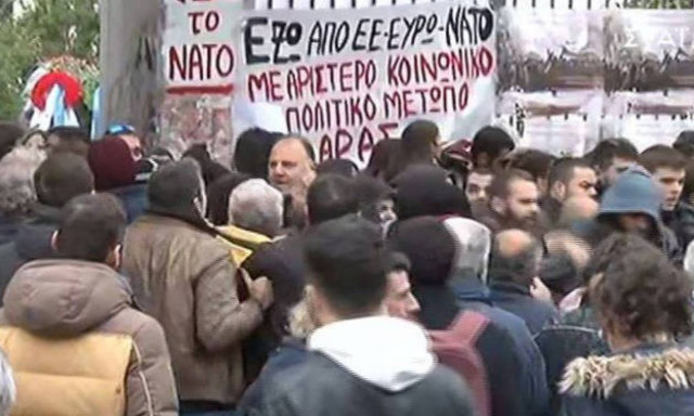 Group of youths bar SYRIZA delegation from entering Athens Polytechnic