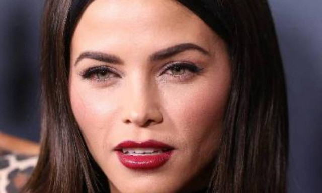 Δεν πάει ο νους σου ποιο αξεσουάρ μαλλιών επιστρέφει στη μόδα