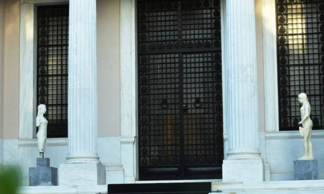 Μαξίμου κατά ΝΔ για τις αιχμές προς τον Αρχιεπίσκοπο