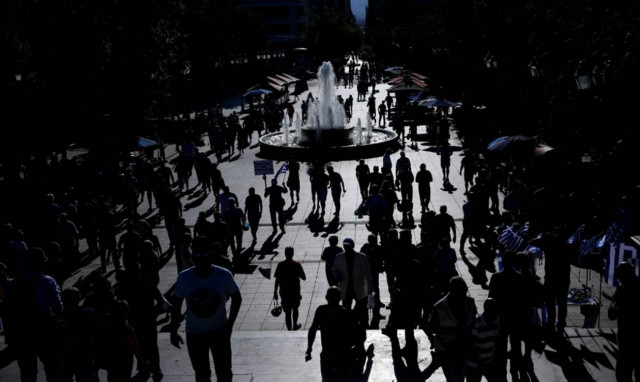 Στοιχεία ντροπής: Ανάπτυξη «ΣΥΡΙΖΑ» με έναν στους τρεις μισθούς στα 317 ευρώ!