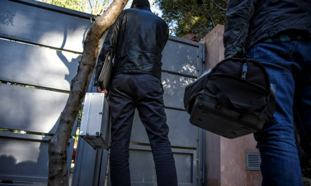 Στη «φάκα» της ΕΛ.ΑΣ. διαρρήκτες που ξάφριζαν σπίτια στα Βόρεια Προάστια – Τους έπιασαν στα «πράσα»