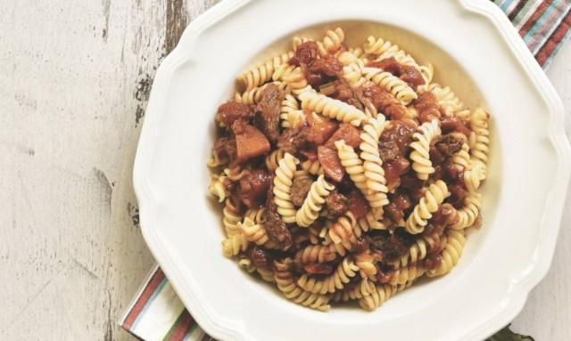 Μοσχάρι ραγού με σοκολάτα και τριβελάκι