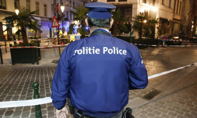 Συναγερμός στις Βρυξέλλες: Άνδρας μαχαίρωσε αστυνομικό φωνάζοντας «Αλλάχ ου ακμπάρ» (pics)