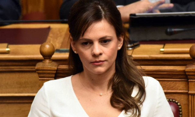 Αχτσιόγλου: Σημαντικές ελαφρύνσεις για 250.000 μη μισθωτούς ασφαλισμένους