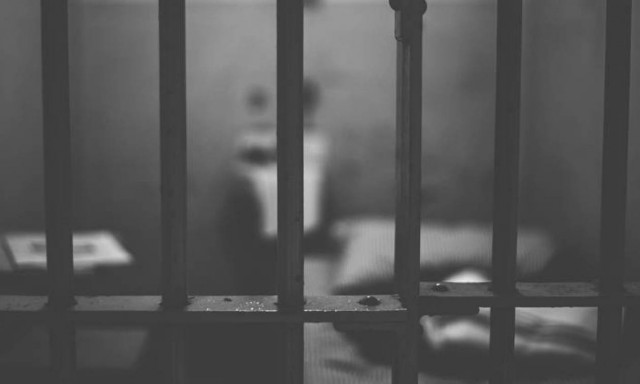 Παιδιά σε κλουβιά: Η τραγική ιστορία του τυφλού κοριτσιού στα Λεχαινά που δεν ήξερε καν το όνομά του