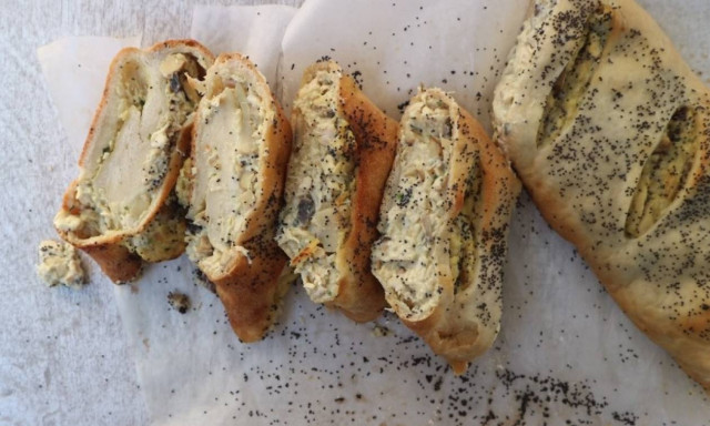 Στρόμπολι με στήθος κοτόπουλου και μανιτάρια