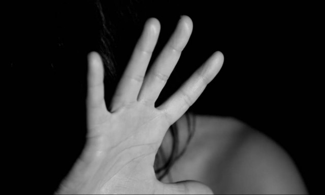 ActionAid: Προβληματική η εφαρμογή του νομικού πλαισίου για την ενδοοικογενειακή βία