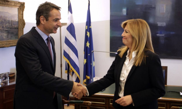 H ξαφνική αγάπη των Πασόκων και της Φώφης για τη ΝΔ