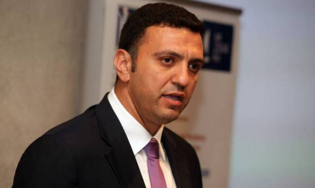 Έξαλλος ο Κικίλιας: Ζητά να εντοπιστεί αυτός που κρέμασε σκύλο από γέφυρα στο Ηράκλειο