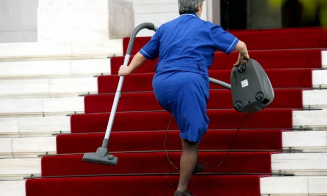 Κύριε Τσίπρα δέκα χρόνια φυλακή σε καθαρίστρια για πλαστό πτυχίο - Το δέχεστε;