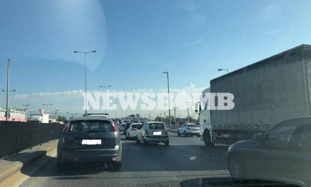 Καραμπόλα στον Κηφισό - Δύο τραυματίες, ουρές χιλιομέτρων