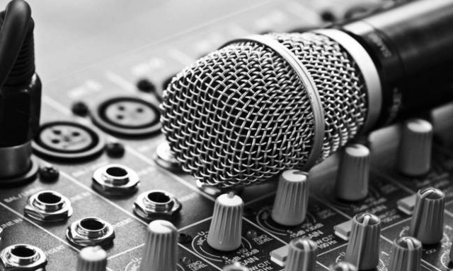 Πέθανε γνωστός τραγουδιστής στα 41 του χρόνια (Pics+Vids)