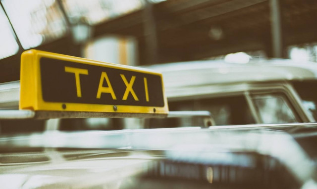 Ξεσπά ο πατέρας του ηθοποιού: Στημένη υπόθεση ο βιασμός του ταξιτζή (vid)