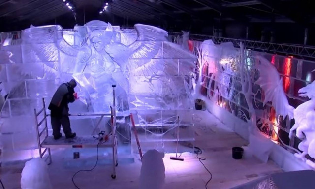 Θα σας αφήσουν άφωνους: Εντυπωσιακά γλυπτά από… πάγο (vid)