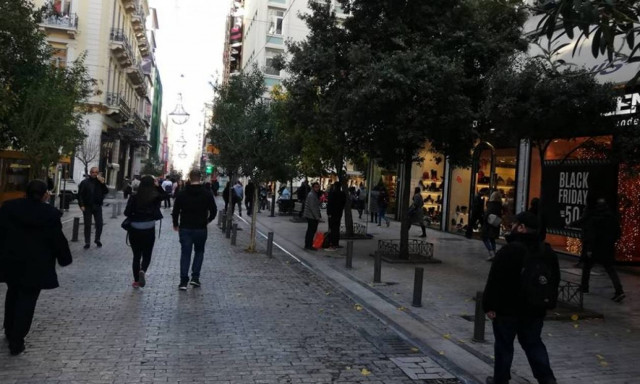 Black Friday: «Πλημμύρισαν» με κόσμο τα καταστήματα (pics&vid)