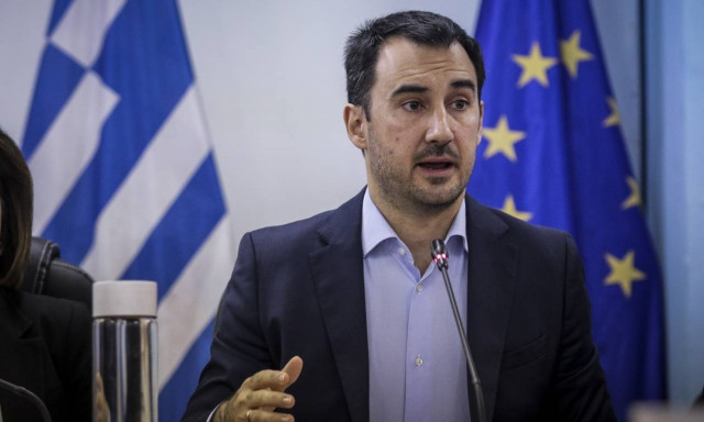 Προσλήψεις στο Δημόσιο προανήγγειλε ο Χαρίτσης: Δείτε ποιους αφορά