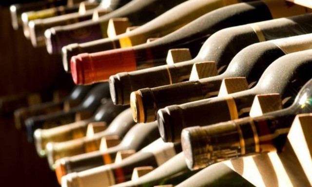 Ειδικός φόρος στο κρασί: Ο νέος προϋπολογισμός φέρνει αντιδράσεις στους μικρούς οινοποιούς