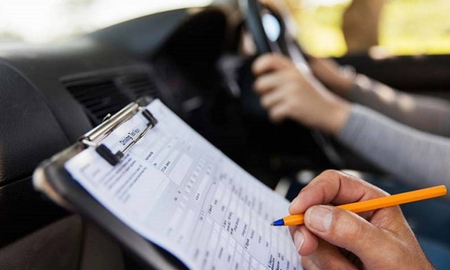 Δίπλωμα οδήγησης από τα… 17! Αλλάζουν όλα για τους νέους οδηγούς