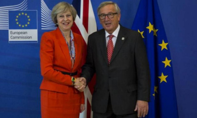 Brexit: Στις Βρυξέλλες η Μέι – Την υποδέχθηκε ο Γιούνκερ (vid+pics)