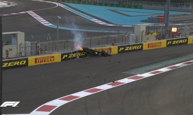 Σοκαριστικό ατύχημα στη Formula 1 - Μονοθέσιο τούμπαρε και πήρε φωτιά (pics)
