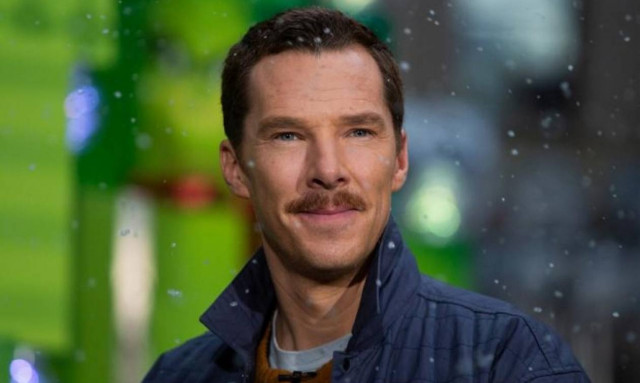 Acting class: Ο Benedict Cumberbatch μας μαθαίνει πώς να αντιδρούμε σε χάλια δώρα