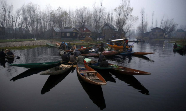 Εσείς, έχετε δει λαϊκή αγορά να... επιπλέει; (pics)