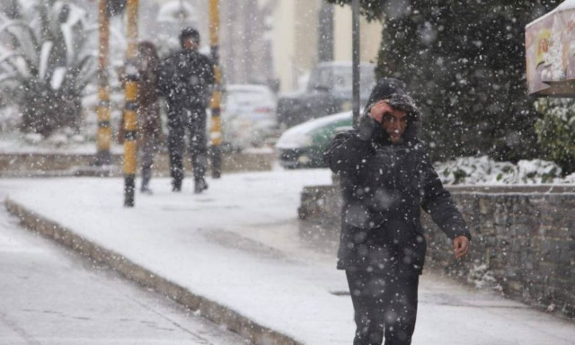 Καιρός: Σαρώνει την Ελλάδα η «Πηνελόπη» - Αποκλεισμένα έξι χωριά στα Άγραφα