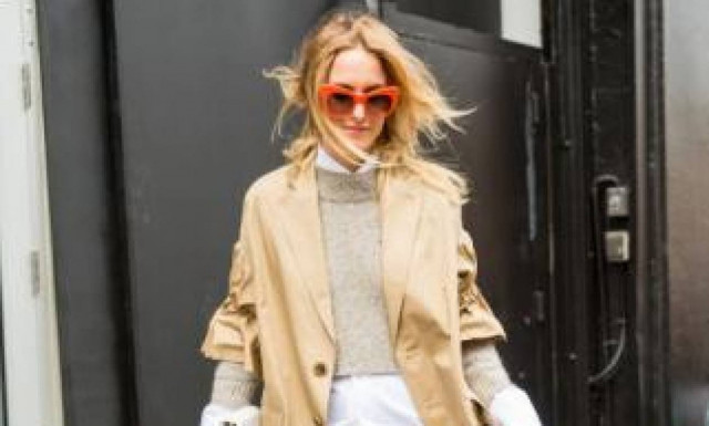 Ο πιο δημοφιλής τρόπος για να φορέσεις το λευκό πουκάμισο αυτόν τον χειμώνα