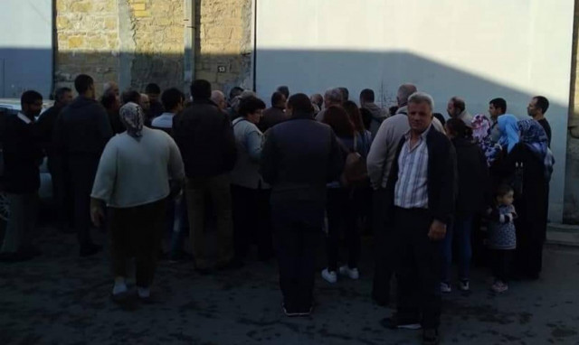 Εκεί τους κατάντησε ο Ερντογάν: Κάνουν ουρές για ένα σακί πατάτες (Pics+Vid)