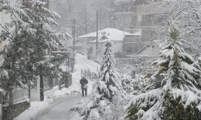 Καιρός: Ποιες περιοχές βρίσκονται στο «μάτι» της Πηνελόπης – Χιόνια, κρύο και μποφόρ