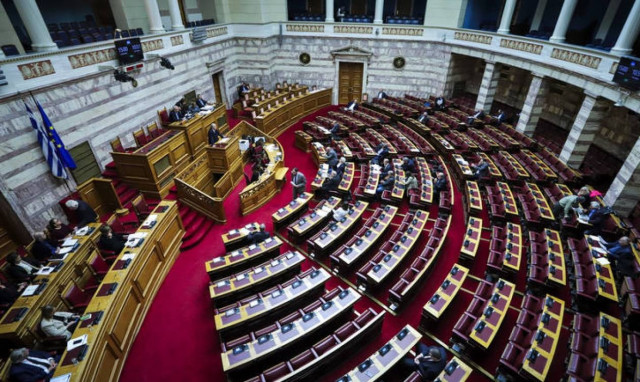 Ψηφίστηκαν οι τροπολογίες για ΕΝΦΙΑ, κοινωνικό μέρισμα, συντελεστή φορολογίας και Μάτι