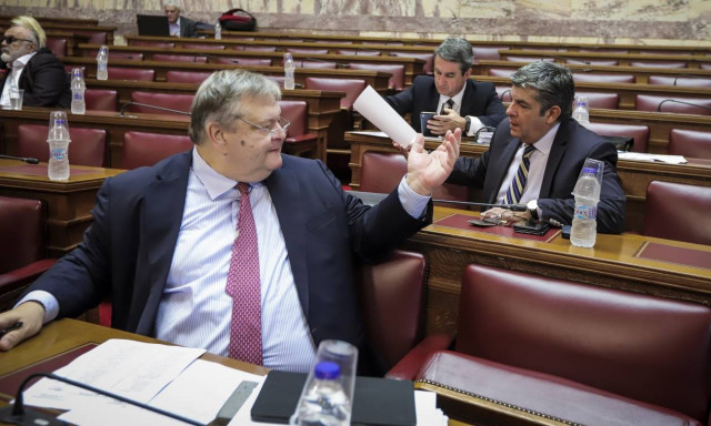 «Αρπάχτηκαν» Παρασκευόπουλος - Βενιζέλος: «Ηρέμησε» - «Δεν είμαι ο ψυχαναλυτής σου»