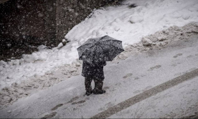 Κακοκαιρία: Της… «Πηνελόπης» σε όλη τη χώρα – Χιόνια, δεμένα πλοία και 10.000 κεραυνοί